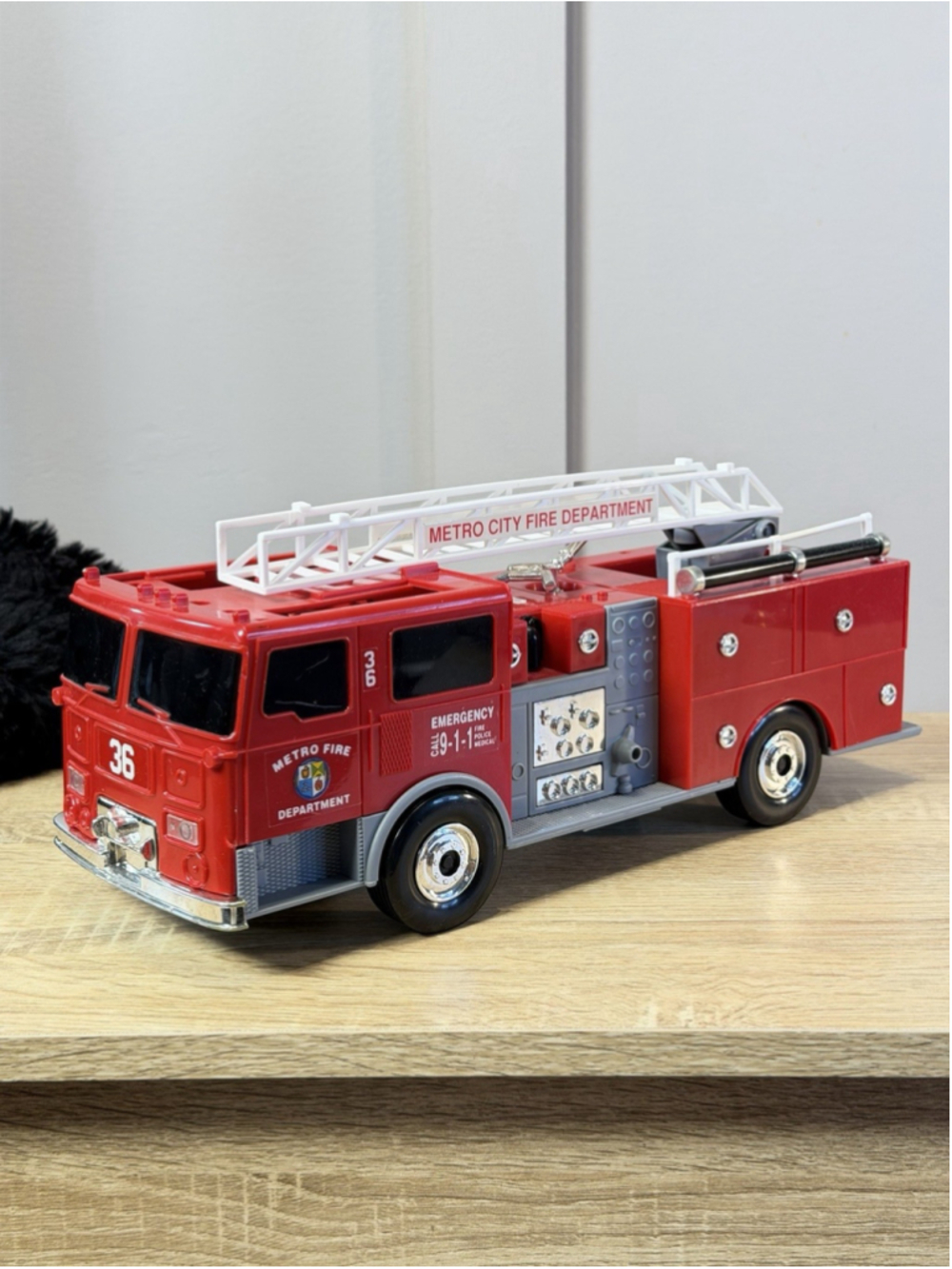 RARE Vintage 1992 FunRise Metro City Fire Department Truck Toy Fire Engine